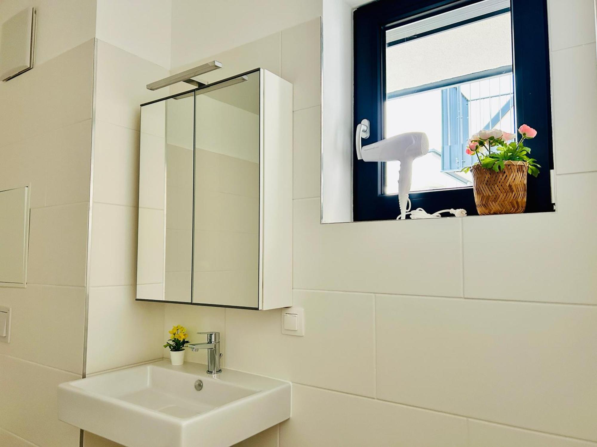 Modern Apartment With Balcony & Free Parking - Nearby Metro Vienne Extérieur photo